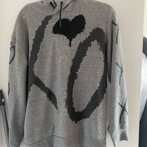 XO sweater